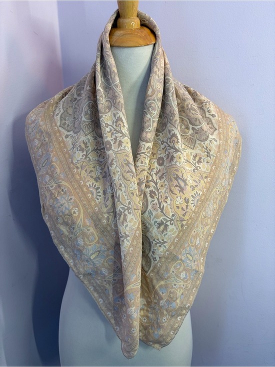 Liz Claiborne Accessories - Vintage Liz Claiborne Silk Scarf